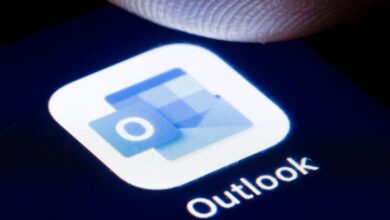 A Microsoft user was against Outlook.  Microsoft lovers fought back