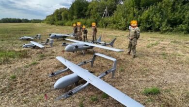 Military personnel of the Armed Forces of Ukraine against the background of Poseidon H6 and H10 UAVs