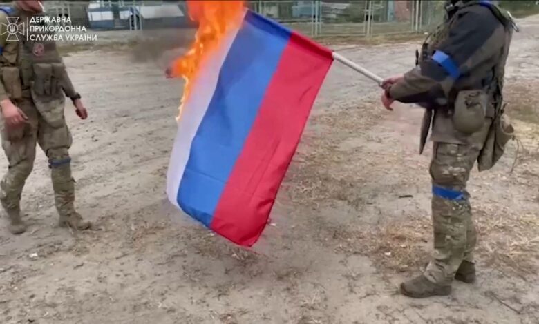 Ukrainian soldiers burn a Russian flag, amid Russia's invasion of Ukraine, in Vovchansk, Ukraine in this image from a video released September 13, 2022. State Border Service of Ukraine/Handout via REUTERS THIS IMAGE HAS BEEN SUPPLIED BY A THIRD PARTY MANDATORY CREDIT