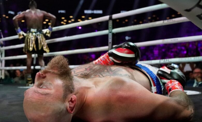 Deontay Wilder knocks Robert Helenius down with his devastating right arm