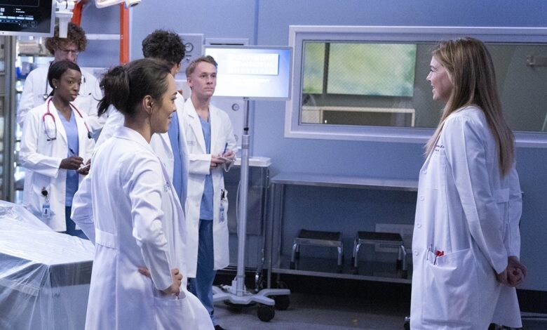 'Grey's Anatomy' season 19 premiere: Twitter reacts to 'chief' Meredith Gray