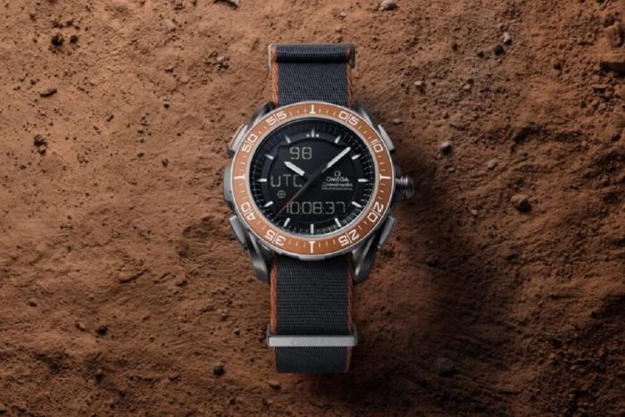 Chronograph to keep track of time on Earth and Mars