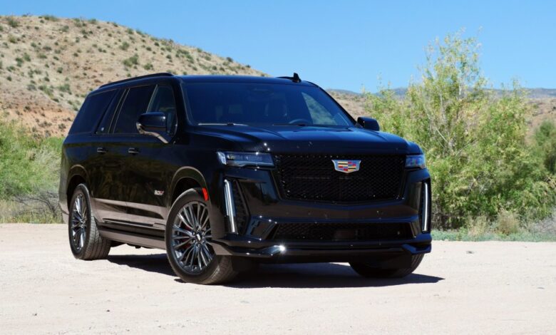 GM rides full-size pickups, luxury SUVs to beat big sales