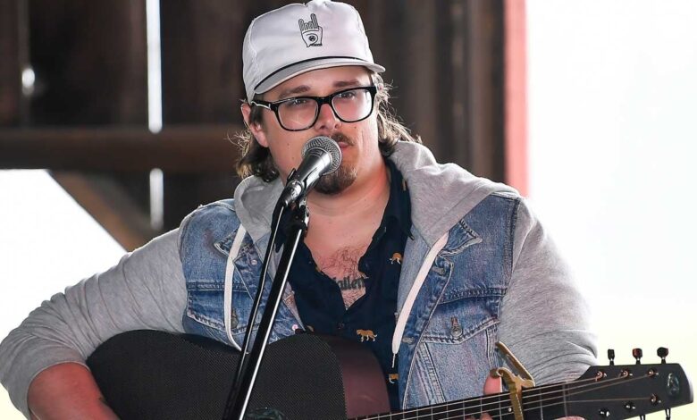 Country singer Hardy hospitalized with 'serious injuries' after touring bus accident