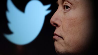 Musk takes over Twitter.  After that, some users started testing chaos