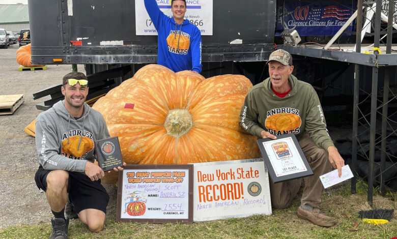 A 2,554-pound pumpkin sets a new US record: NPR