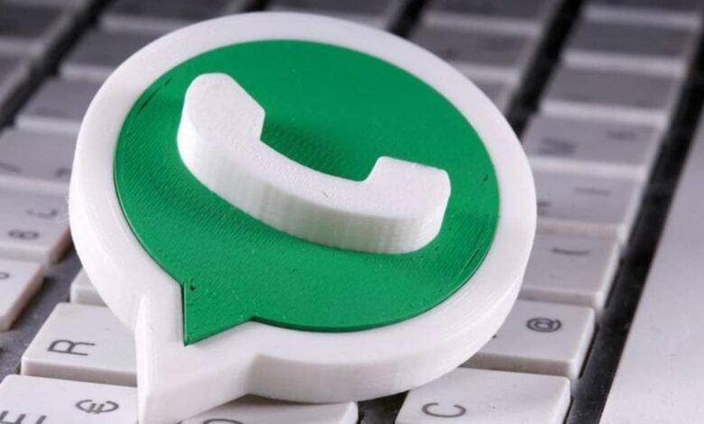 WhatsApp is bringing an app sidebar and status replies