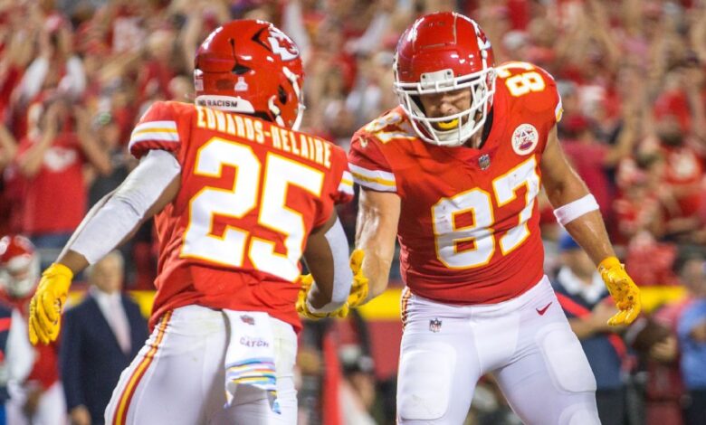 Kelce, Chiefs rally from 17-point deficit to take down Raiders