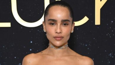 Zoë Kravitz's dress and shoe combination is too classic