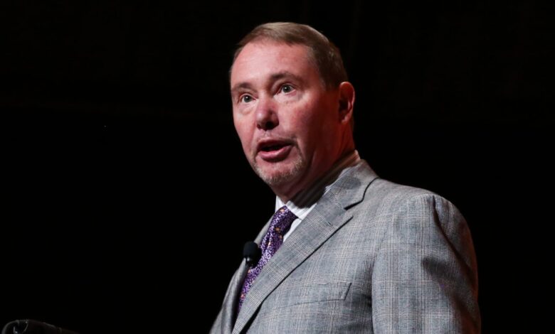 Jeffrey Gundlach says bonds are attractive right now.  This is how he built his portfolio with an 8% return