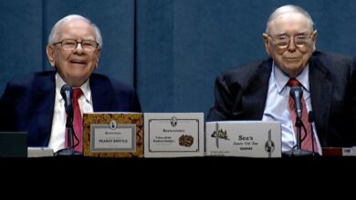 Warren Buffett's portfolio focuses on only 5 stocks.  This is what they are