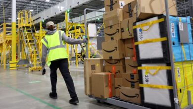 Amazon offers record sales during weekend shopping