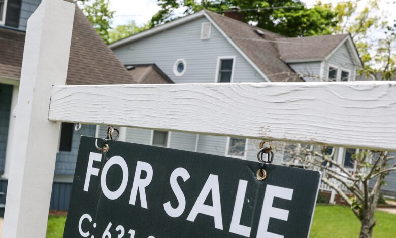 Mortgage rates fall for third straight week, but demand falls further