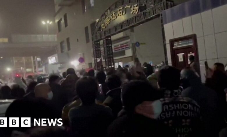 China Xinjiang: Urumqi rocked by Covid lockdown protests after deadly fire
