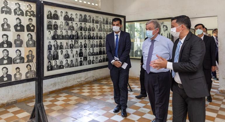 Cambodia: Visiting the genocide museum, the head of the United Nations warns of the dangers of hatred and repression |