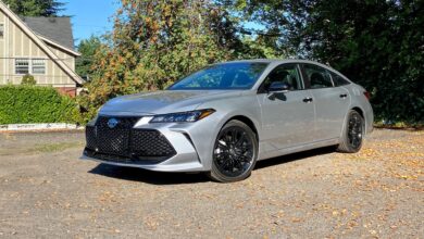 2022 Toyota Avalon Hybrid appears in good condition 43 mpg