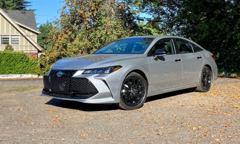 2022 Toyota Avalon Hybrid appears in good condition 43 mpg
