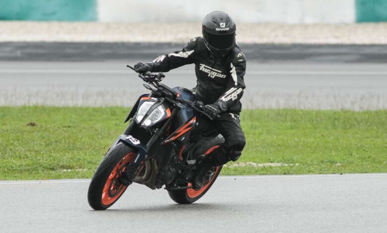 2022 KTM 890 Duke R and RC390 test run for the first time in Malaysia