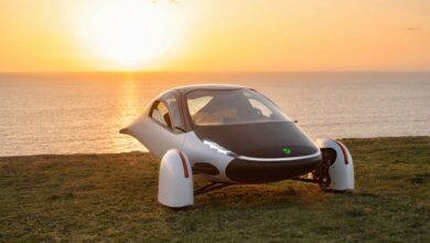 The 1000-mile Aptera solar-powered car will have an Italian carbon fiber body