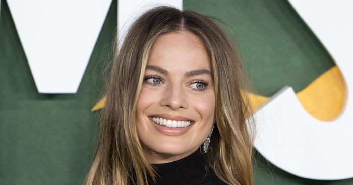 Margot Robbie Just Made Platform Loafers approved on the red carpet