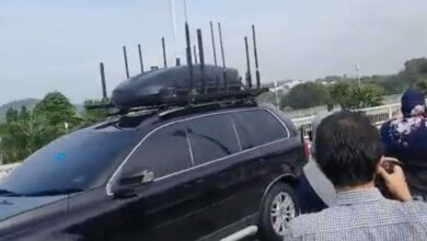 What is that car with the antenna at the Prime Minister's office?