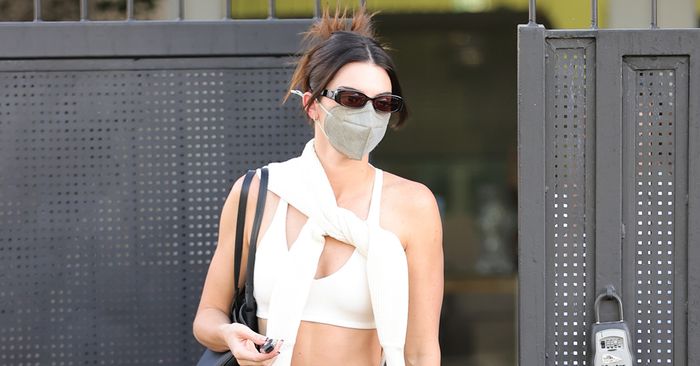 Kendall Jenner wears a new trend of leggings