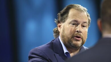 Salesforce CEO leaving pushes stock prices to lowest since March 2020