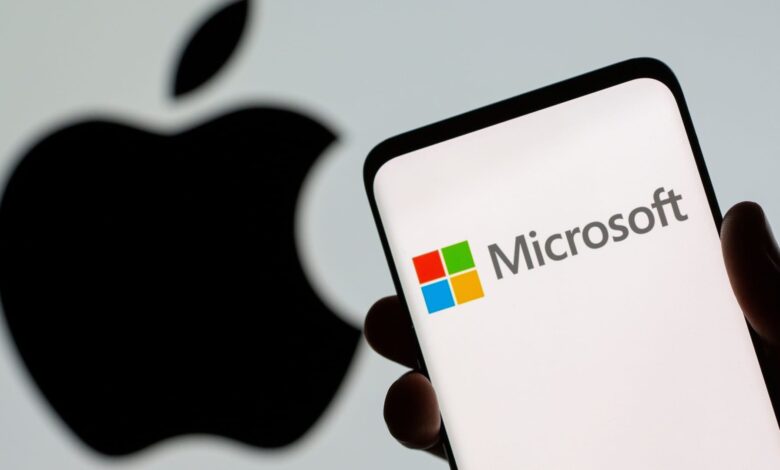Apple vs Microsoft?  A superior fund manager picks his favorites - and explains why