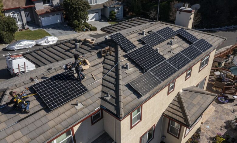 California cuts solar incentives for homeowners