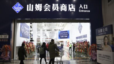 Most Chinese shoppers are cautious when going out, survey shows