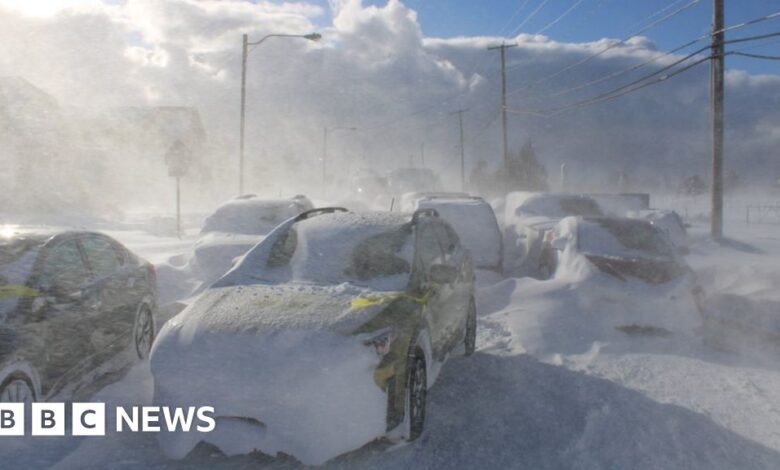 Winter storm in the US leaves New York state residents stuck in cars