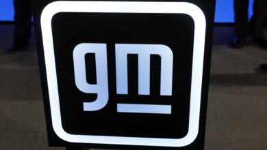 Workers at GM joint venture battery plant vote to join UAW