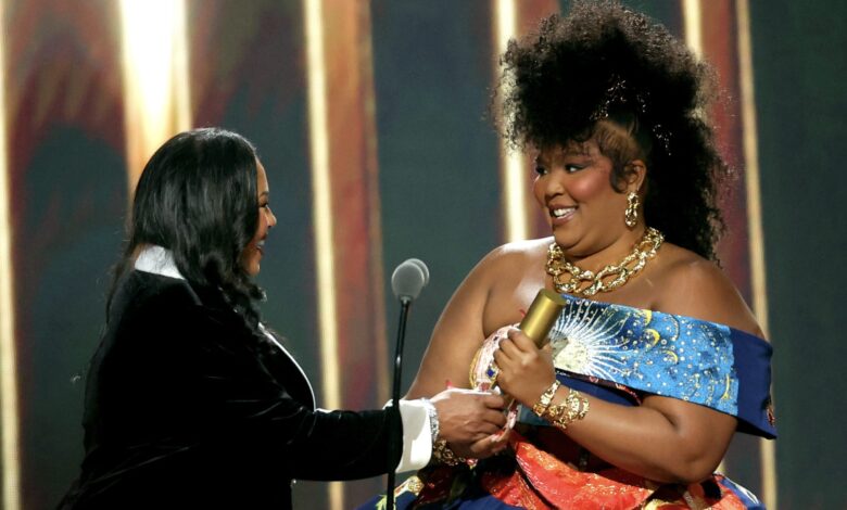 Lizzo's proud mother honors her with the People's Champion award