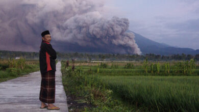 Residents are evacuating as Mount Semeru in Indonesia erupts : NPR