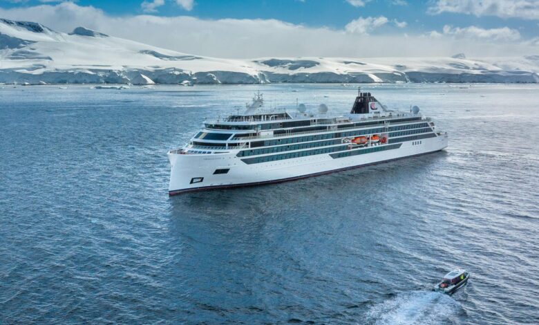 Rogue Wave attacks cruise ship in Antarctica, killing 1 and wounding 4