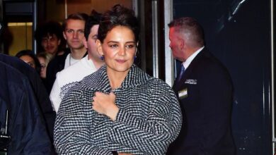 Katie Holmes in controversial Y2K outfit on red carpet