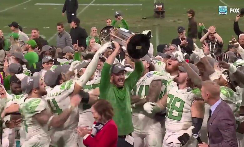 Oregon Ducks hoist the trophy after defeating UNC to win the Holiday Bowl