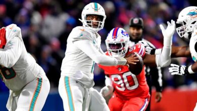 Dolphins' Tua Tagovailoa hit Jaylen Waddle, Tyreek Hill with a TD . pass