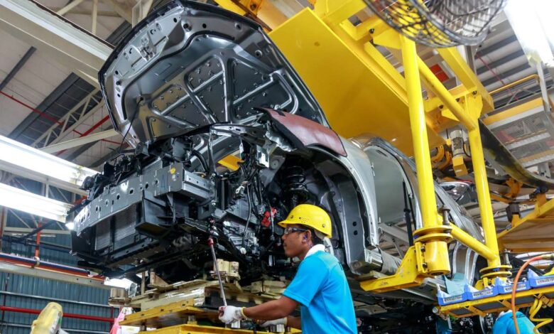 The government has no plan to review the tax structure and excise tax on the auto industry - Tengku Zafrul