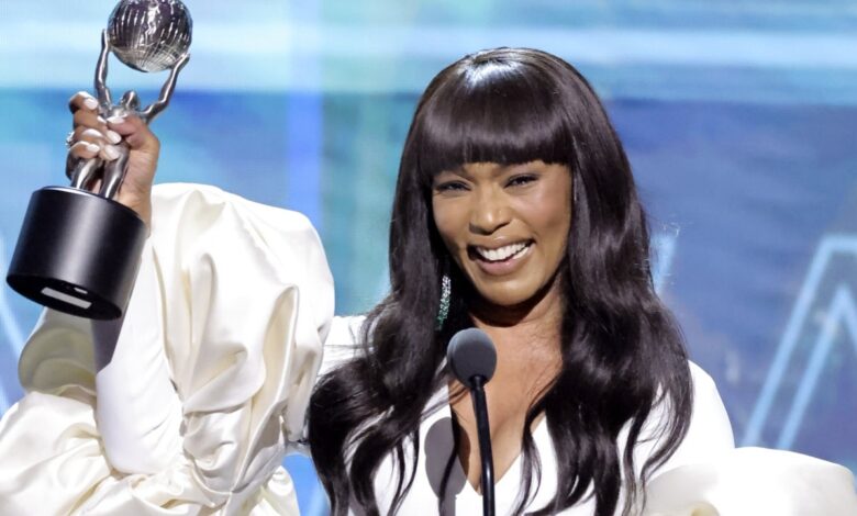 2023 NAACP Image Awards: Angela Bassett References Ariana DeBose's Rap BAFTAs during her acceptance speech