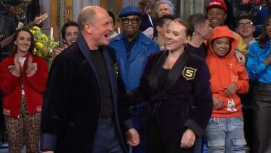 'Saturday Night Live': Scarlett Johansson gives Woody Harrelson his 5 time zone jacket