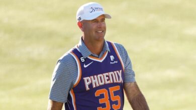 WATCH: Stewart Cink wears Kevin Durant Suns jersey to fan excitement at Phoenix Open 2023