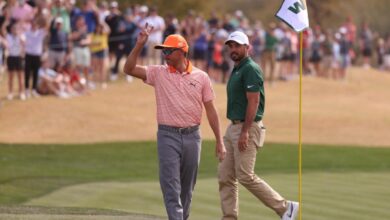 WATCH: Rickie Fowler hits a hole at the 2023 Phoenix Open, sending the crowd into a frenzy