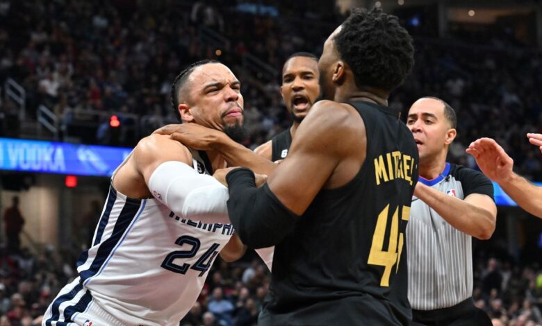 Grizzlies' Brooks suspended, Cavs' Mitchell fined for brawl