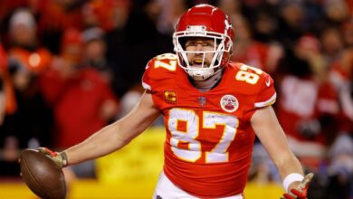 Chiefs 'Travis Kelce will host 'Saturday Night Live' on March 4