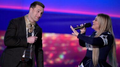 Kirk Cousins ​​and Kelly Clarkson sing praises of Brady at NFL Honors
