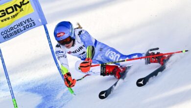Mikaela Shiffrin wins giant slalom to win 13th world medal
