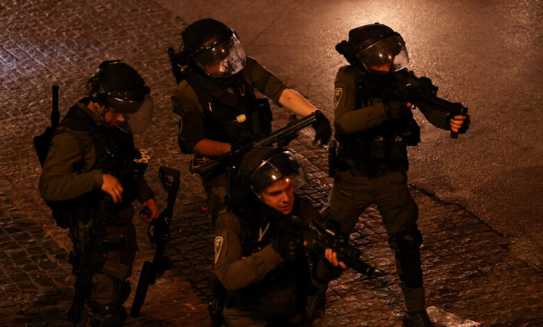 Israeli Police Raid Jerusalem Mosque;  Brief explosion with Gaza track