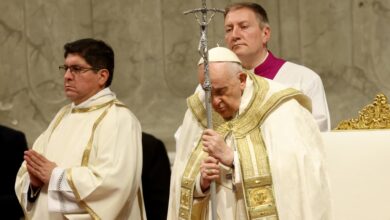 During Easter vigil, Pope Francis encourages hope amid 'cold wind of war'