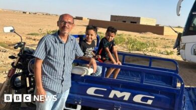Sudan crisis: Family stuck at Egyptian border as driver demands $40,000 to cross